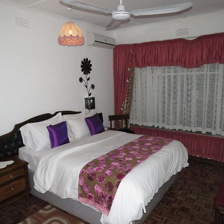 Parrot Lodge Bulawayo Extérieur photo
