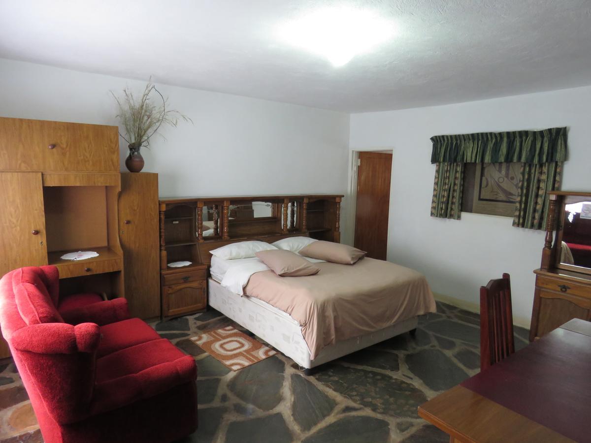 Parrot Lodge Bulawayo Extérieur photo