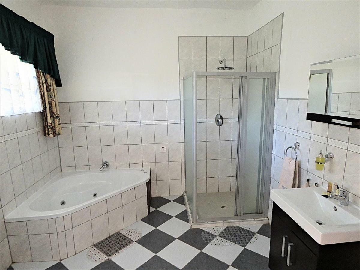 Parrot Lodge Bulawayo Extérieur photo