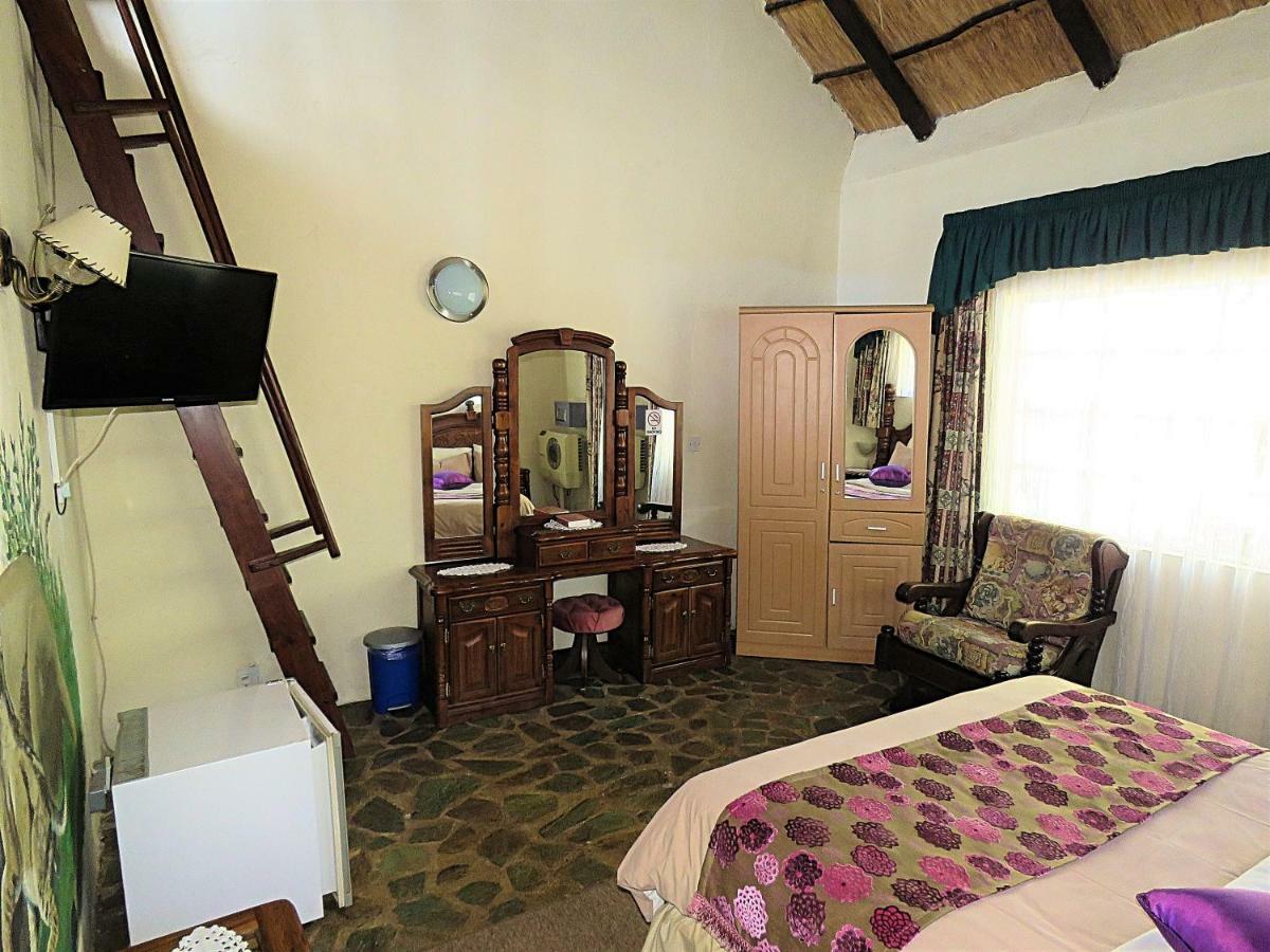 Parrot Lodge Bulawayo Extérieur photo