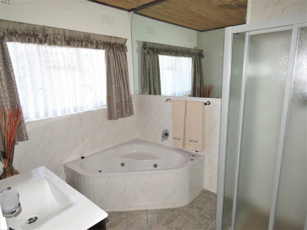 Parrot Lodge Bulawayo Extérieur photo