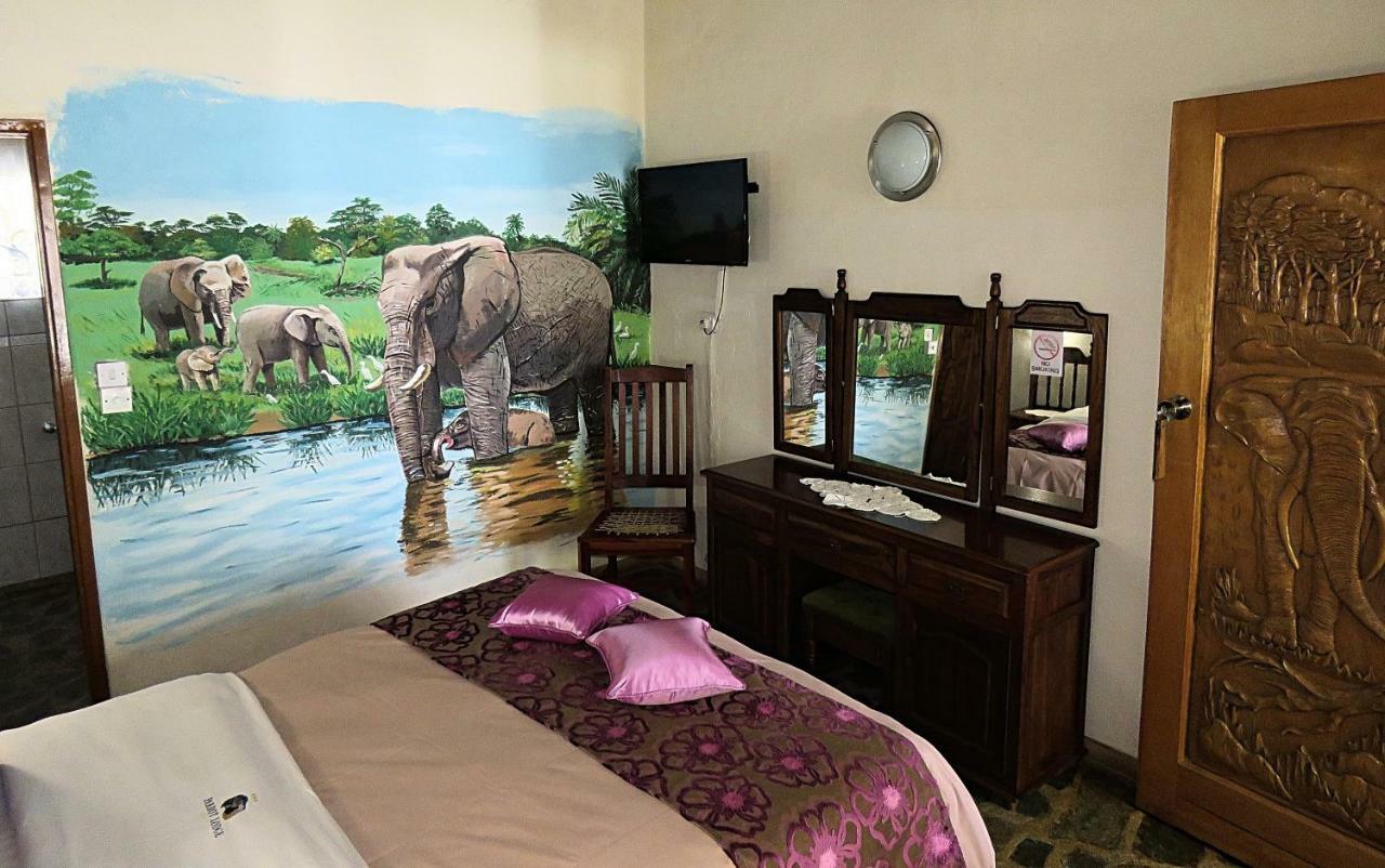 Parrot Lodge Bulawayo Extérieur photo