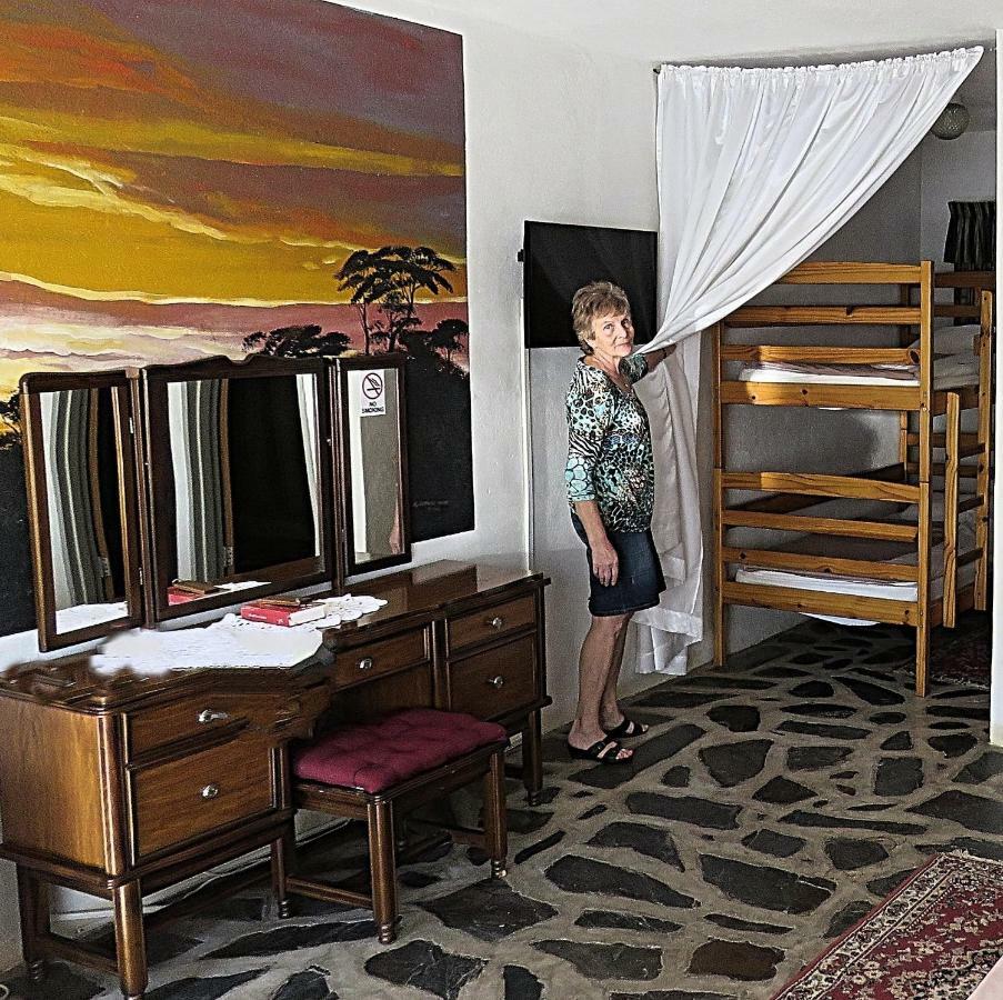 Parrot Lodge Bulawayo Extérieur photo