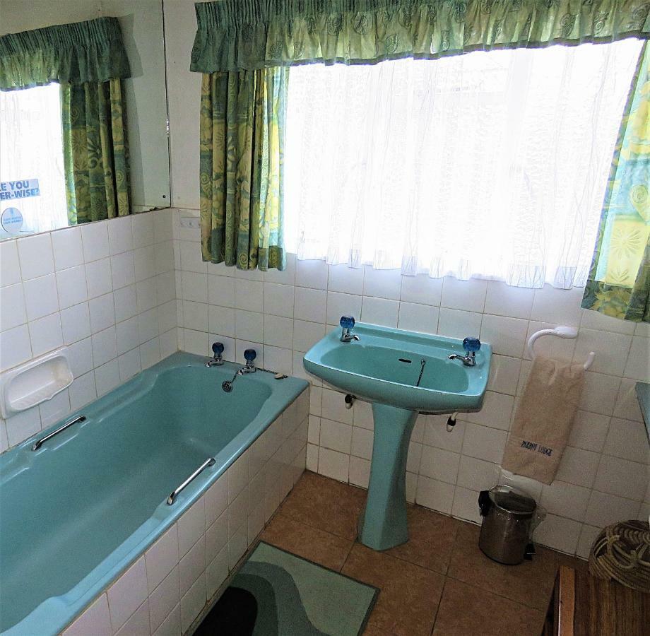 Parrot Lodge Bulawayo Extérieur photo