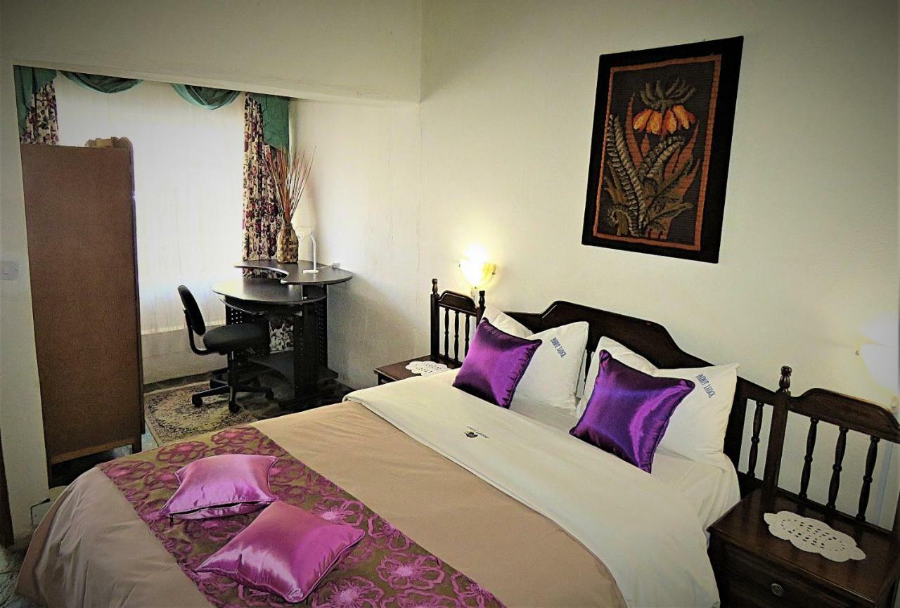 Parrot Lodge Bulawayo Extérieur photo