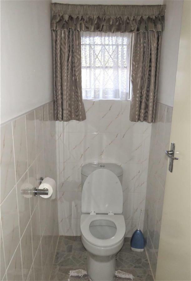 Parrot Lodge Bulawayo Extérieur photo