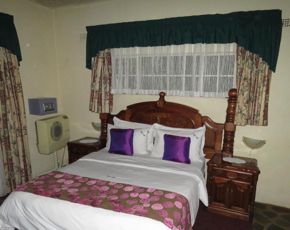 Parrot Lodge Bulawayo Extérieur photo