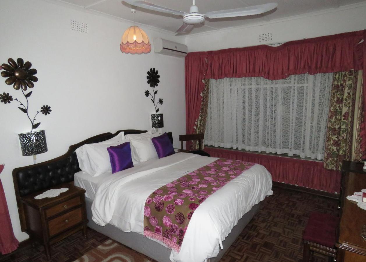 Parrot Lodge Bulawayo Extérieur photo